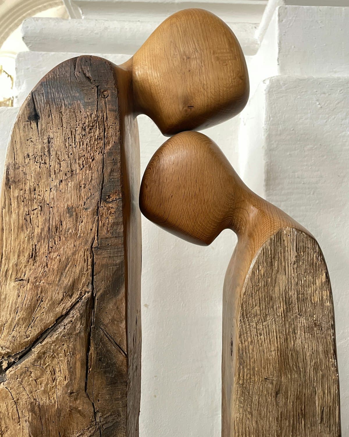 Sculpture courbe en noyer